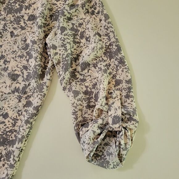 BKE Women's Long Sleeve V-Neck Button-Down Blouse - Picture 7 of 12